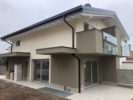 NUOVA REALIZZAZIONE FABBRICATO BIFAMILIARE SITO IN VILLA D'ALME' (BG)